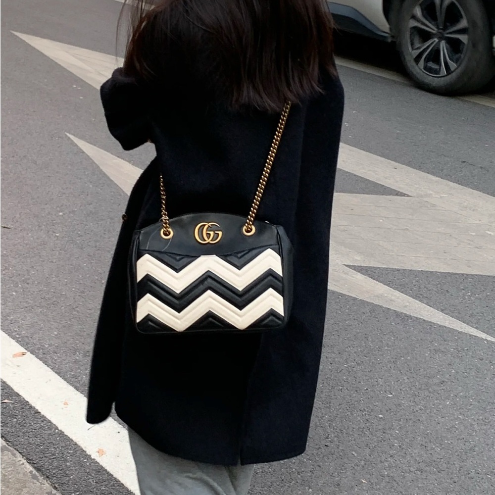 Gucci Black and White Chevron Quilted Leather Shoulder Bag - Picture 14 of 14